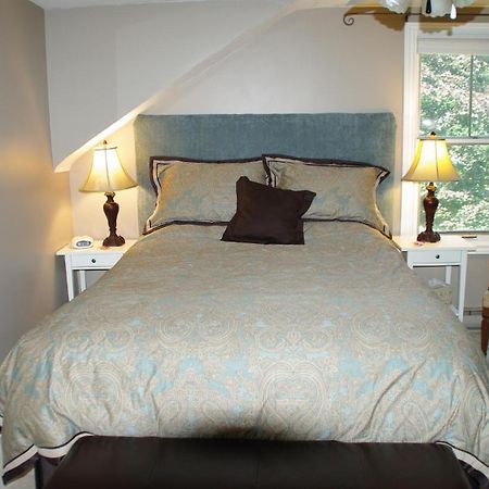 Angel House Bed And Breakfast Creemore Стая снимка